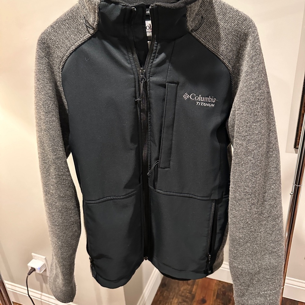 Columbia Titanium Black and Gray Jacket
